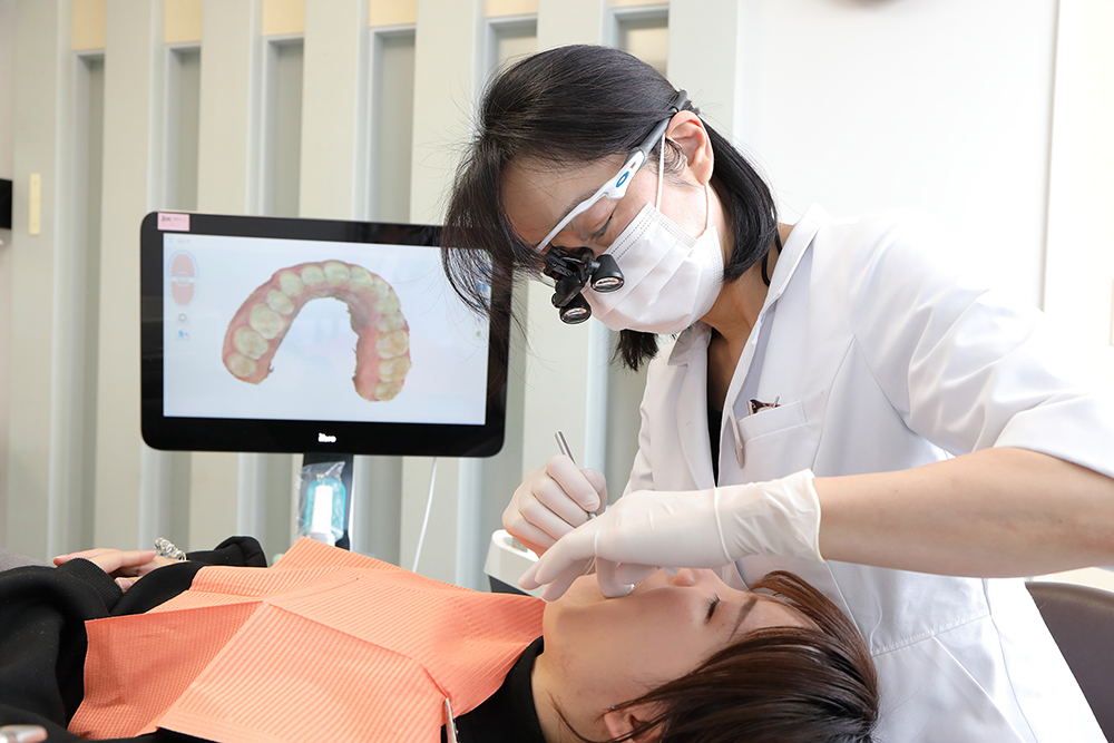 日本矯正歯科学会認定医が行うマウスピース型矯正装置(インビザライン)